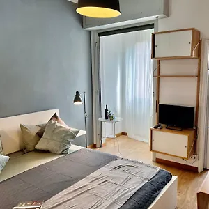 Appartamento Cozy 3 Km Away From Duomo, Milano